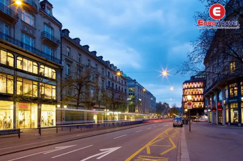 Bahnhofstrasse - Con đường mua sắm sầm uất của thành phố Zurich