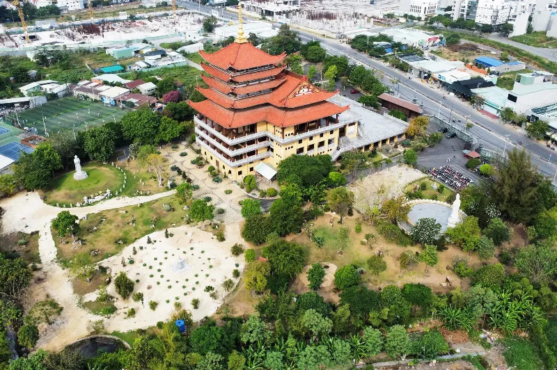 chua-hue-nghiem-binh-tan-2